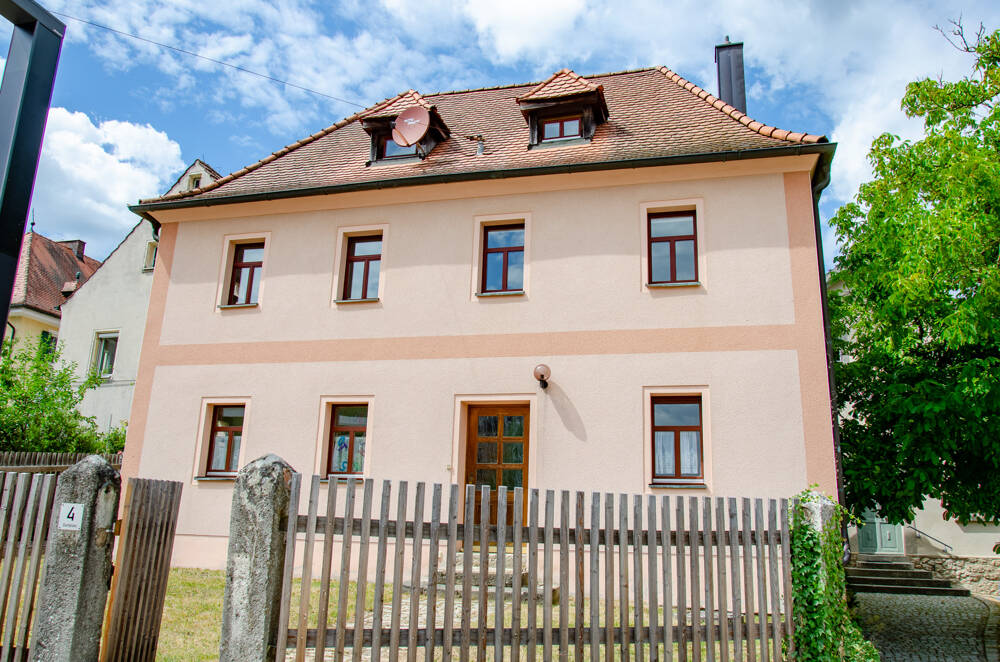 Charakterstarkes Wohnhaus mit Geschichte - ehemaliges Gemeindehaus, sofort einziehen – Königstein – Vorschaubild 2