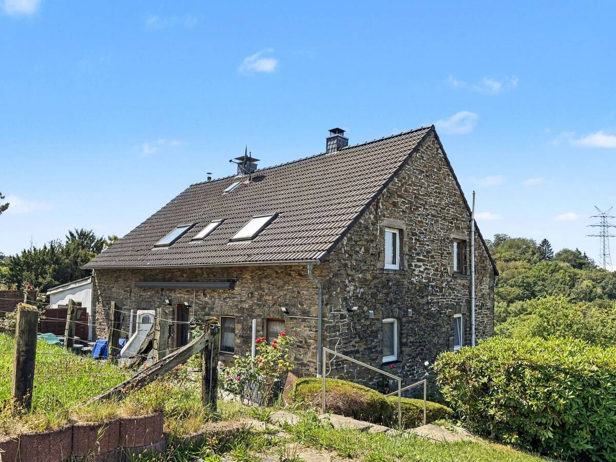 Wohnen, wo andere Erholung suchen! Liebevoll kernsaniertes Bruchsteinhaus in Essen-Kupferdreh – 45257 Essen – Bild 1 von 7
