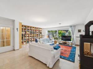 Stilvolle Doppelhaushälfte mit schönem Garten und Außenpool in begehrter Lage von München-Trudering – 81825 München – Vorschaubild 3