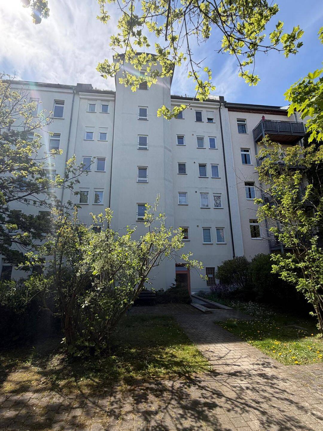 Ruhig, grün, stadtnah: Barrierearme 2-Zimmer-Wohnung in Leipzigs Top-Wohnlage – Leipzig – Vorschaubild 2