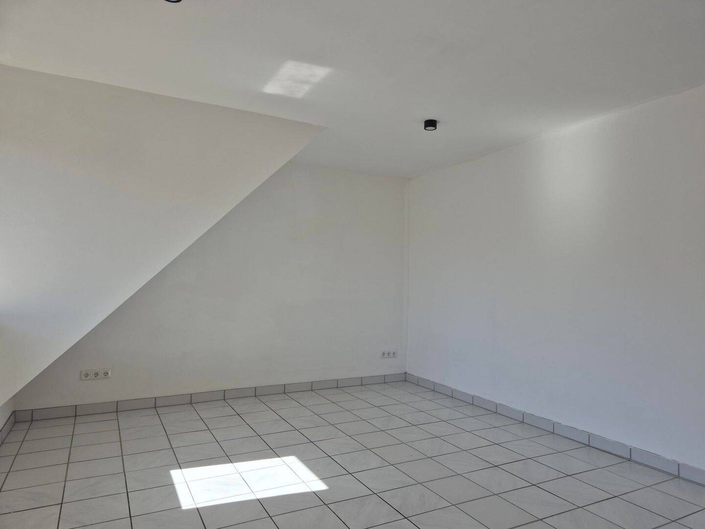 Gemütliche 3-Zimmer Dachgeschoss-Wohnung mit Balkon und Garage... – Bochum – Vorschaubild 8