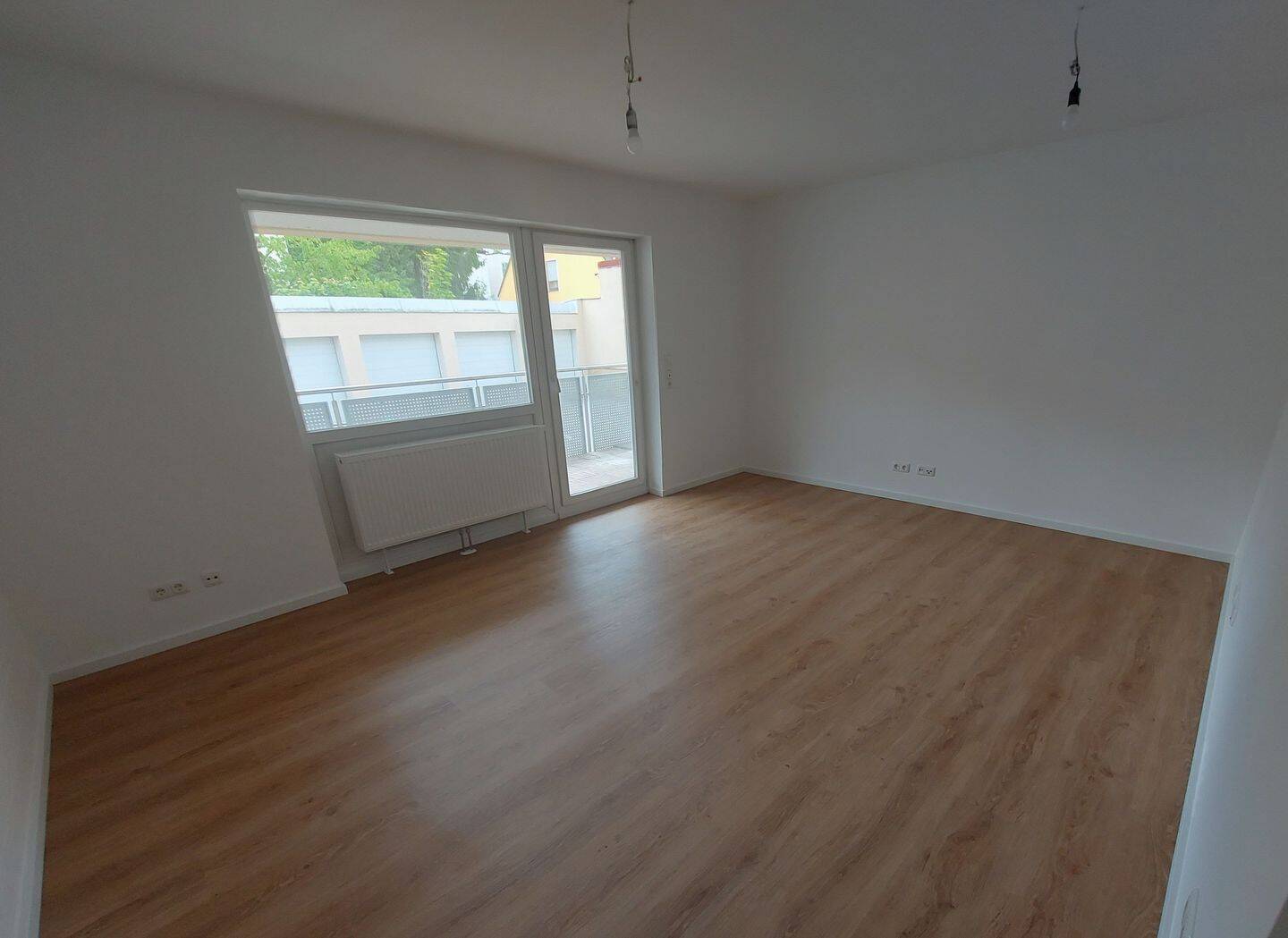 neu sanierte 2-Zimmer-Wohnung in zentraler Lage