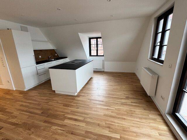 Erstbezug nach Kernsanierung! Traumhafte Dachwohnung mit hochwertiger EBK und SZ mit Ankleide – Erlangen – Vorschaubild 8