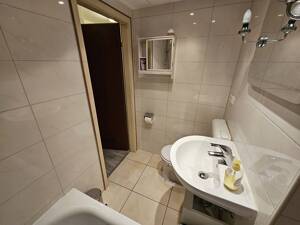 Eigentumswohnung mit zwei Bädern und Stellplatz Nähe Uni-Klinik zu verkaufen – 97078 Würzburg – Vorschaubild 3