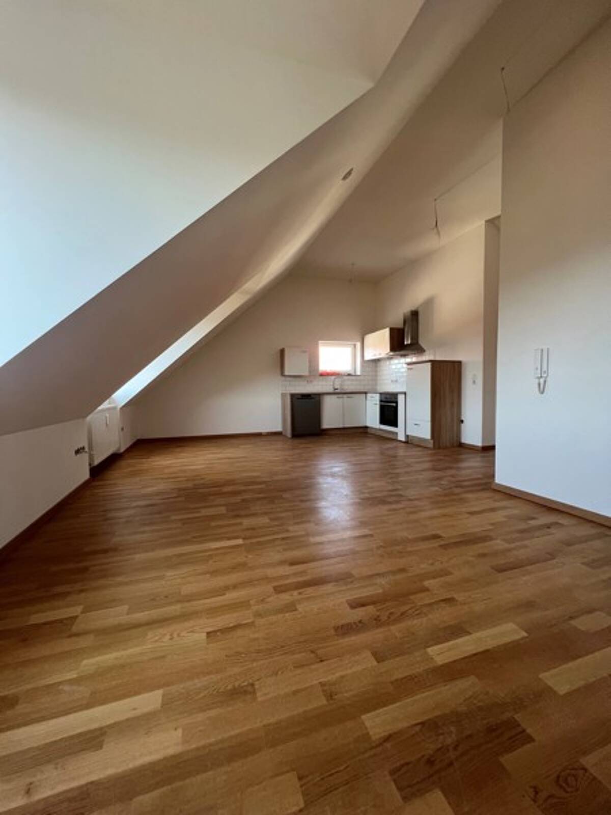 Leben in Laim: ausgebaute 3-Zimmer-Dachgeschoss-Wohnung – 80686 München – Bild 1 von 8