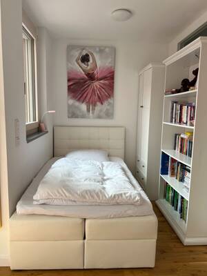 Einziehen und wohlfühlen: ruhiges, vollmöbliertes Studio mit Balkon direkt am Olympiapark – 80809 München – Vorschaubild 3