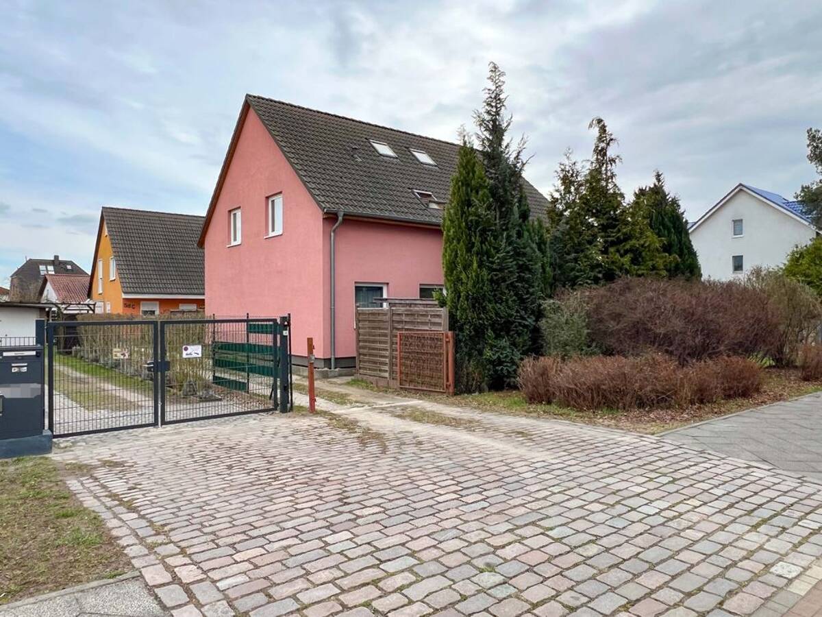 Zweifamilienhaus in Karow mit viel Platz - nur Versteigerung - keine Käuferprovision – 13125 Berlin – Bild 1 von 9