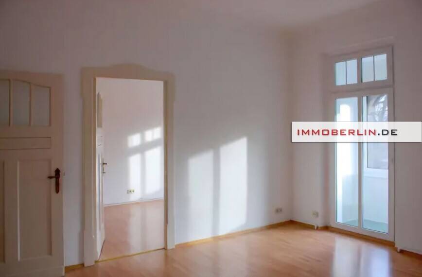 IMMOBERLIN.DE - Stilvolle Stuck-Altbauwohnung mit Südloggia nahe Mexikoplatz – Berlin – Bild 1 von 9