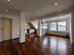 4-Zimmer-Maisonettewohnung mit ca. 170 m², Südterrasse, Balkon und Garage!