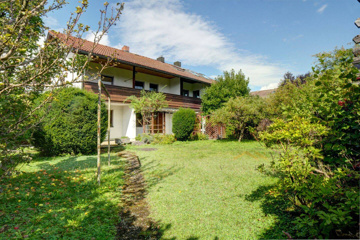 Eine gute Wahl! XL DHH mit bezauberndem Garten, Terrasse und Balkon in zentraler Lage/Baldham – Vaterstetten – Vorschaubild 2
