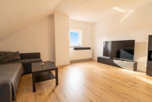 Gemütliche & renovierte Dachgeschosswohnung am Rande der Überseestadt - Gute Lage!
