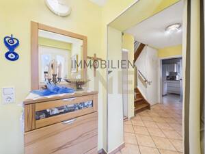 Ein Zuhause zum Ankommen - gepflegtes Einfamilienhaus mit sonnigem Garten, viel Platz und Entwicklungspotenzial – 93055 Regensburg – Vorschaubild 2