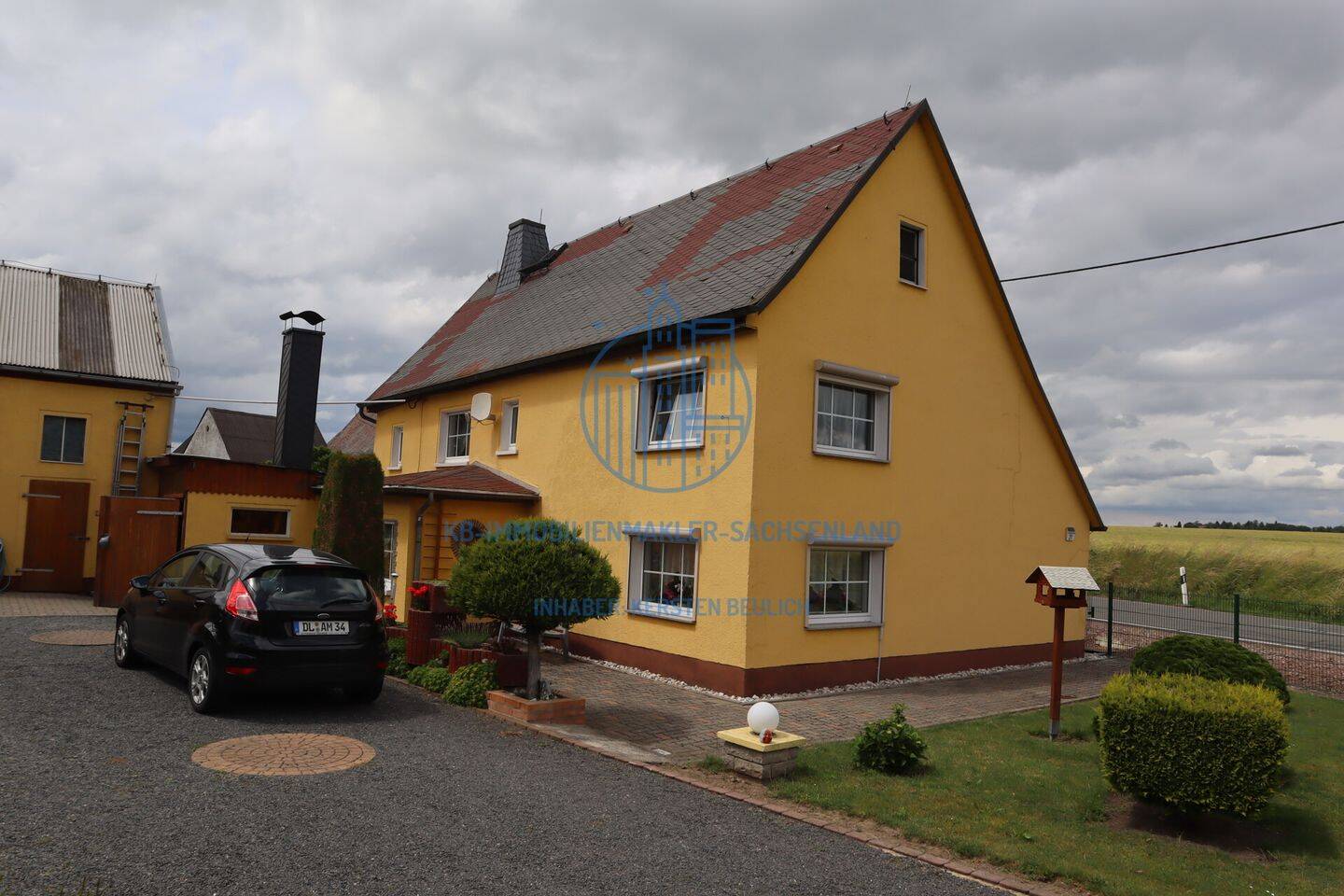 Einfamilienhaus mit Nebengebäuden - heute kaufen, morgen einziehen und sukzessive modernisieren! – Döbeln – Vorschaubild 2