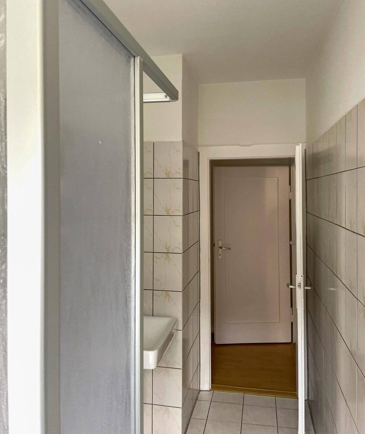 Gemütliche 2-Zimmer-Wohnung mit Loggia und Einbauküche in Chemnitz-Hilbersdorf! – Chemnitz – Vorschaubild 3