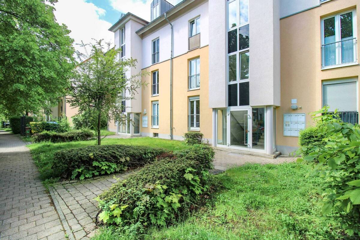 Bezugsfrei und barrierearm: 2-Zi.-WHG mit Terrasse und Stellplatz – 39116 Magdeburg – Bild 1 von 8