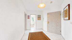 Großzügige Maisonette mit Westbalkon in zentraler und ruhiger Lage – 60388 Frankfurt am Main – Vorschaubild 4