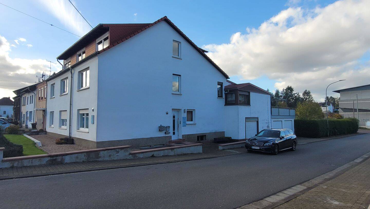 Mehrgenerationenhaus oder Haus mit Praxis, Büro, Exklusives Wohnen mit beeindruckender Dachterrasse und Gartenparadies – Schwalbach – Vorschaubild 7