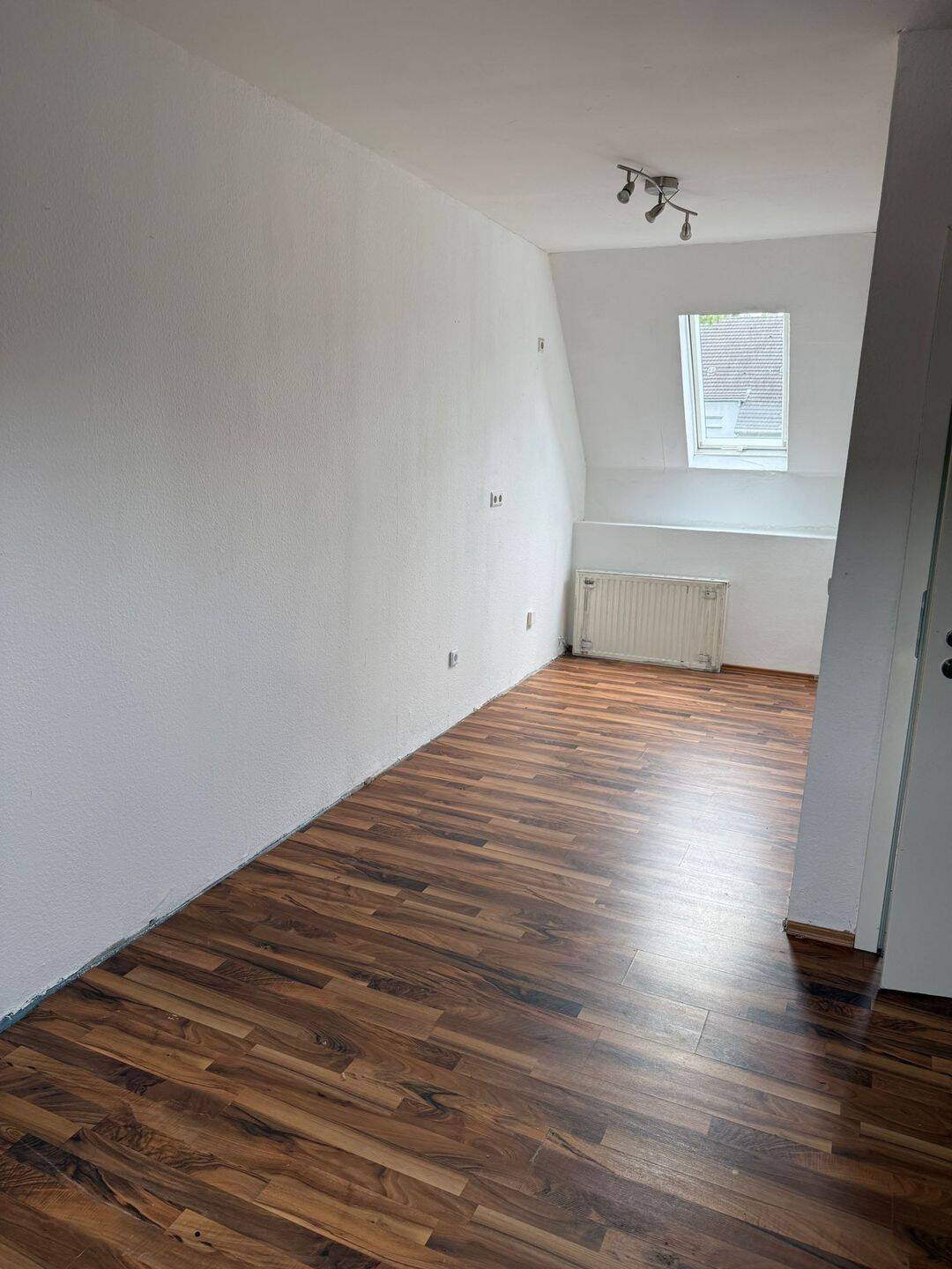 Hallo Charmante 3-Zimmer Dachgeschosswohnungmit großzügigem Wohnbereich – Marl – Vorschaubild 2