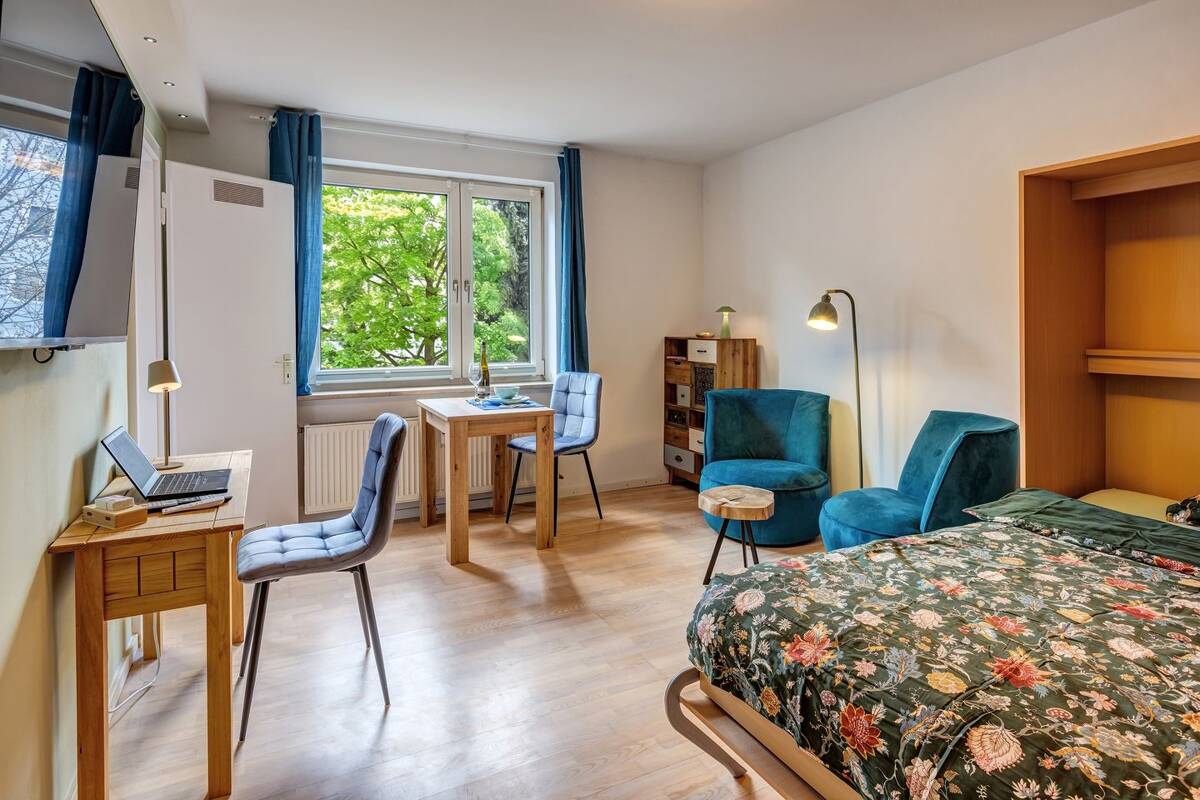 Schwabing-West: Befristet vermietetes Apartment in guter Lage – 80804 München – Bild 1 von 9