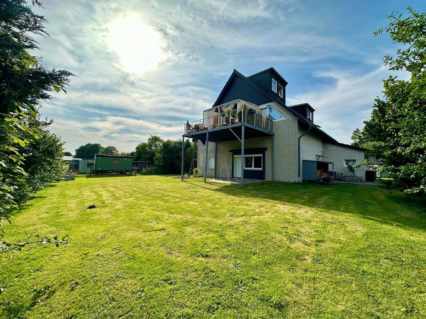 Großzügiges 3 Familienhaus auf großem Grundstück mit 330 m², Wintergarten & Terrassen! – Langenhagen – Vorschaubild 7
