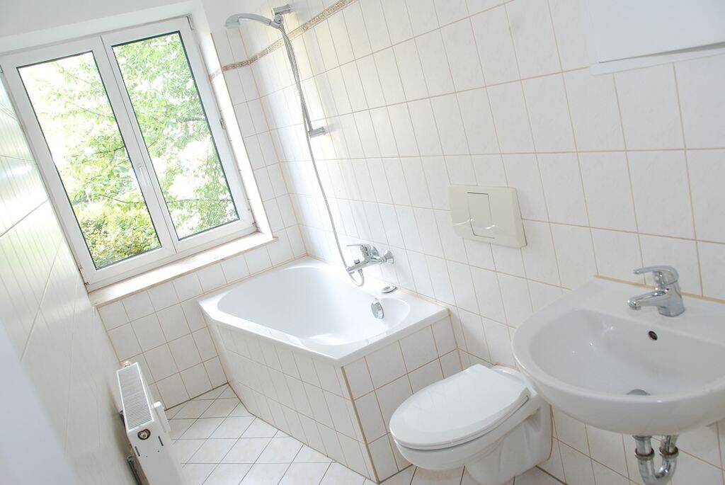 Helle Erdgeschosswohnung mit Tageslichtbad – Chemnitz – Vorschaubild 3