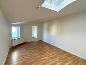Geräumigiges Familiendomizil im DG mit Einbauküche, Wannenbad und Balkon – 39108 Magdeburg – Vorschaubild 4