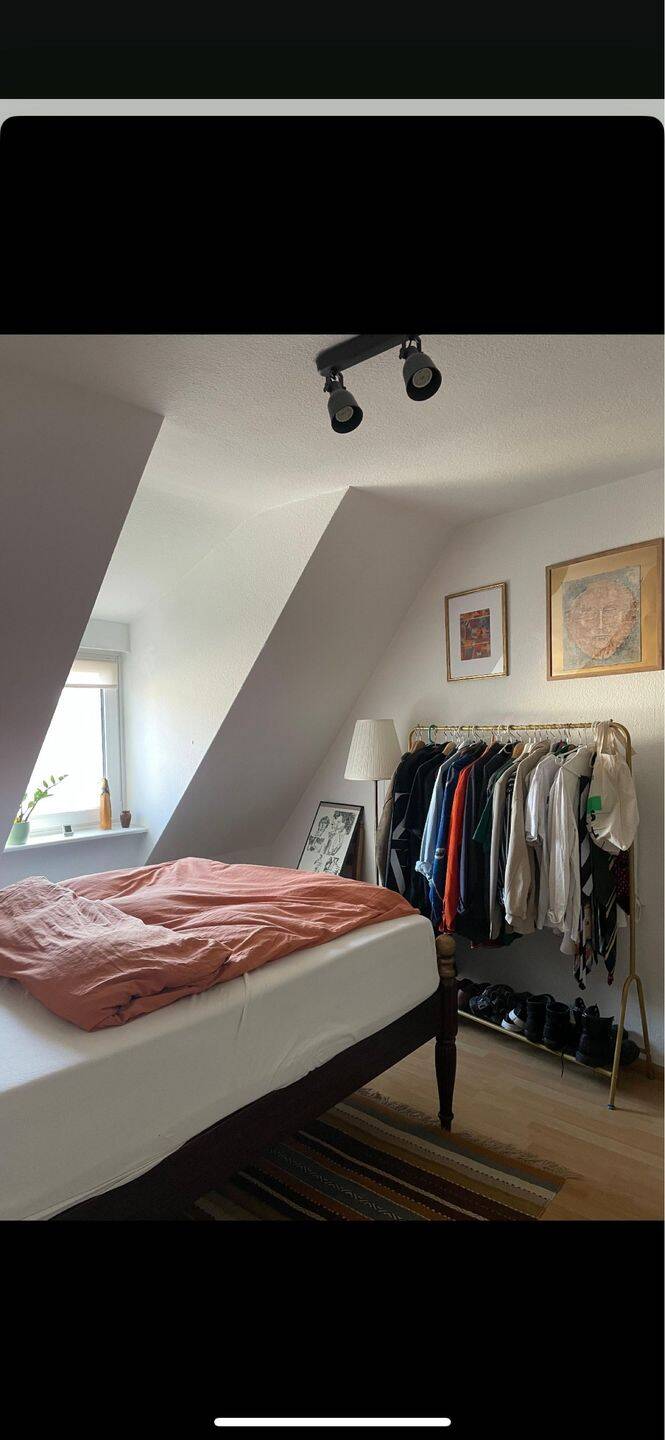 zentrale, helle Dachgeschosswohnung mit erstaunlich viel Platz mit extra Büroraum – Hamburg – Vorschaubild 8