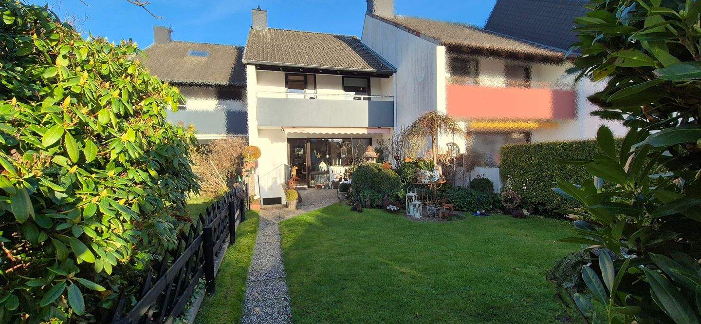 Gepflegtes Reihenmittelhaus mit großer Terrasse und liebevoll angelegtem Garten zu verkaufen – Achim – Bild 1 von 9