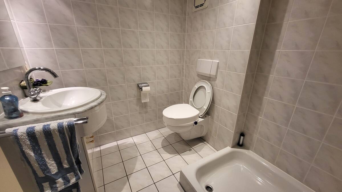 Neuer Preis ! RMH mit Garage, 2 Balkonen, Garten und Terrasse – Wiesbaden – Vorschaubild 7