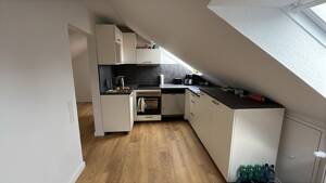 2 Zimmer in teilmöblierter Dachgeschosswohnung - renoviert & WG geeignet | mit EKB – 26131 Oldenburg – Vorschaubild 3