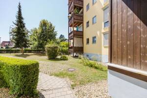 Ruhig gelegene 2-Zimmer Erdgeschosswohnung mit Südbalkon, Stellplatz und guter Vermietung – 85053 Ingolstadt – Vorschaubild 2