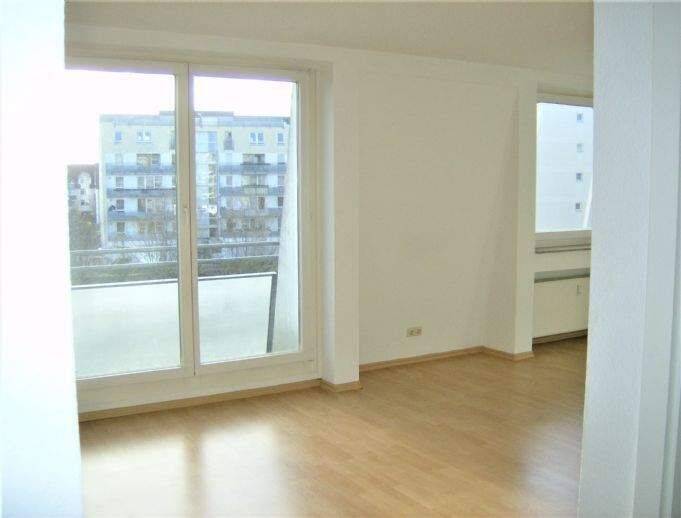 Preis inkl. TG-Stellplatz - hübsche ruhige Single-2-Raum-Wohnung - Blick ins Grüne, Aufzug, barrierefreier Zugang – Leipzig – Vorschaubild 4