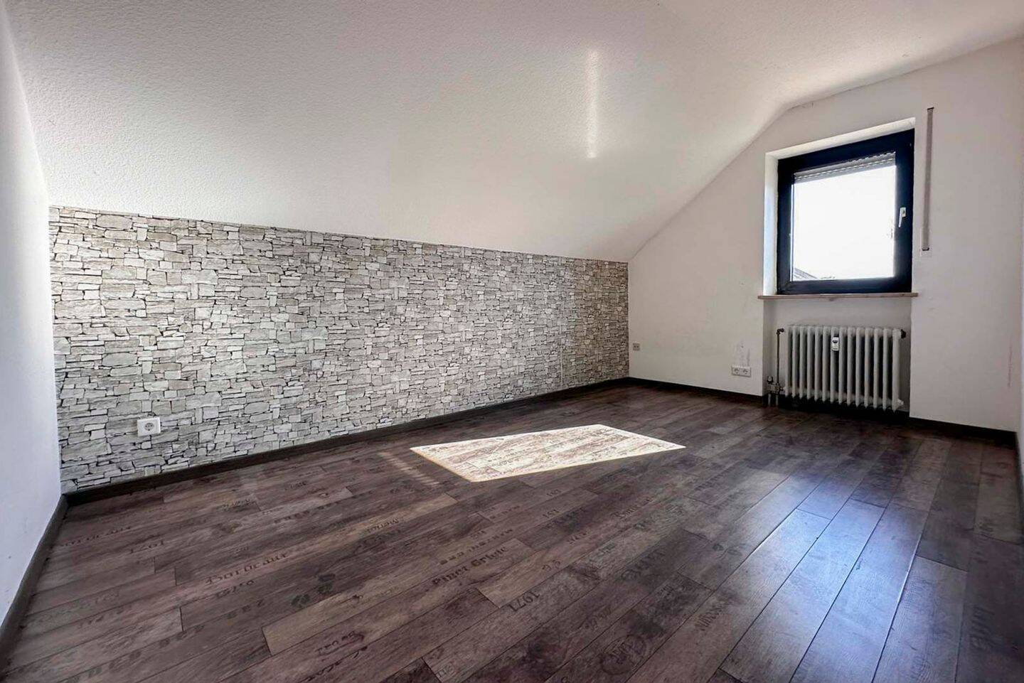 Großzügiges Zweifamilienhaus mit Traumgarten, Balkon, Wintergarten & Doppelgarage – Heßdorf – Vorschaubild 7