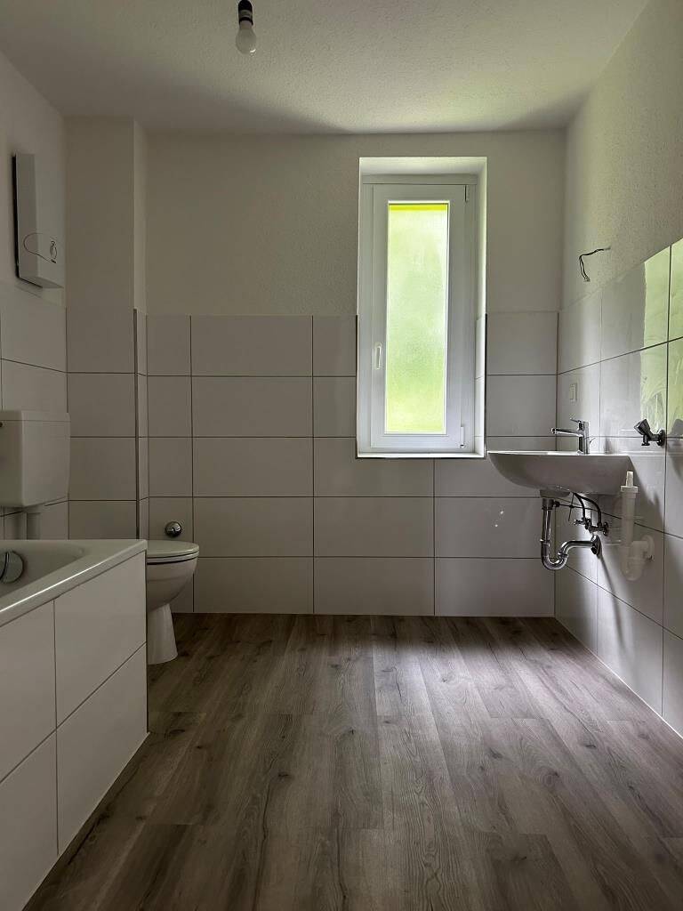 Frisch Saniert ! Reinklicken, verlieben, einziehen. / Newly renovated! Take a look, fall in love, mo – Essen – Vorschaubild 6