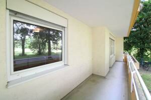 Freie & gepflegte 2-Zimmer-Wohnung im Hochparterre mit Balkon! Erbbaurecht bis 2067! – 81735 München – Vorschaubild 2