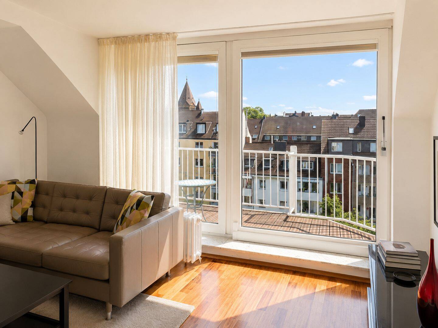 Maisonette-Wohnung mit direktem Fahrstuhlzugang und zwei Dachterrassen – Düsseldorf – Vorschaubild 4