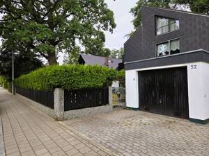 Exklusive Doppelhaushälfte mit großzügigem Raumkonzept, Sauna, gepflegtem Garten und Garage in begehrter Wohnlage von Fürth (VHB) – 90766 Fürth – Vorschaubild 2