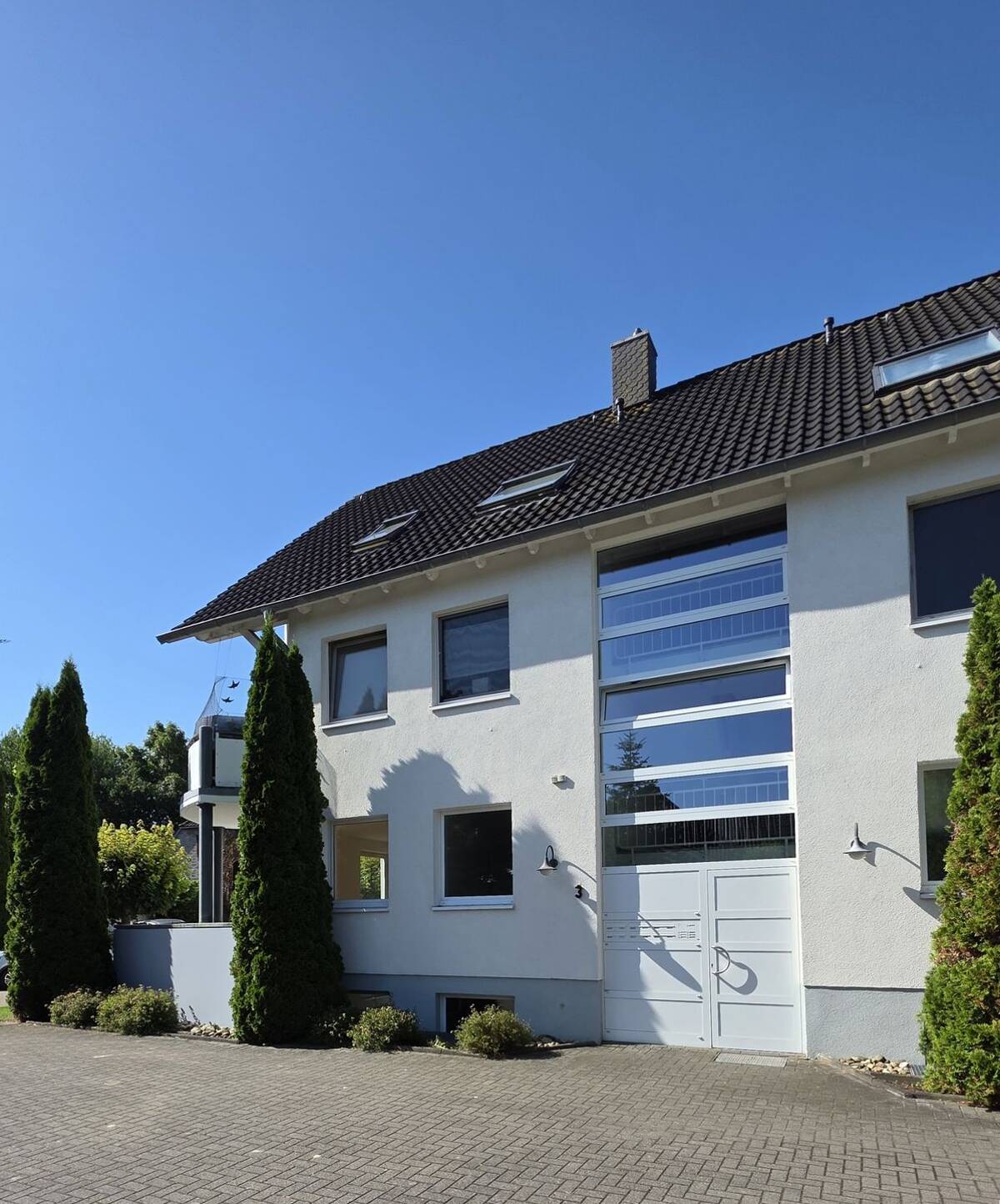 Schöne helle Hochparterre- Wohnung mit Balkon zu vermieten – 26135 Oldenburg – Bild 1 von 8