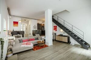 Loftartige Maisonettewohnung mit Terrasse Nähe Siegfriedplatz
