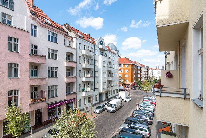 ?? Altbautraum mitten im Kiez - 2-Zi Altbauwhg. mit Balkon, EBK, modernem Tageslichtbad & Balkon – Berlin – Vorschaubild 2