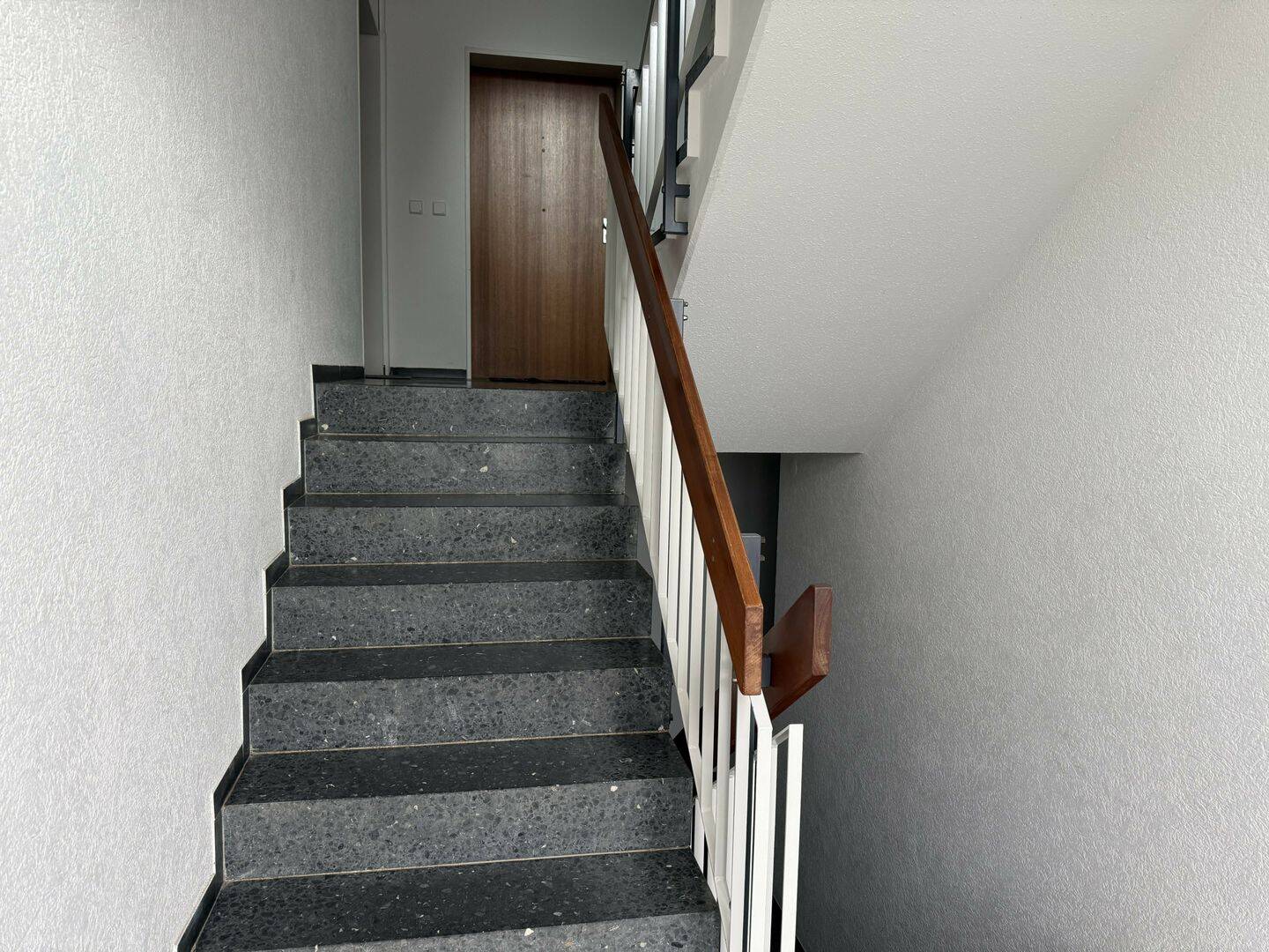 Renditestarke Kapitalanlage - Gepflegte 2-Zimmer-Wohnung mit XXL-Balkon und Tiefgarage – Bad Herrenalb – Vorschaubild 2