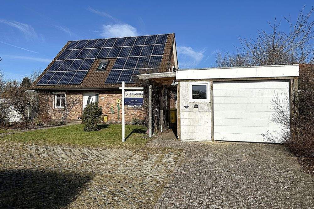 Hochwertiges Einfamilienhaus mit PV-Anlage und Garage in ruhiger Lage – Niebüll – Vorschaubild 2