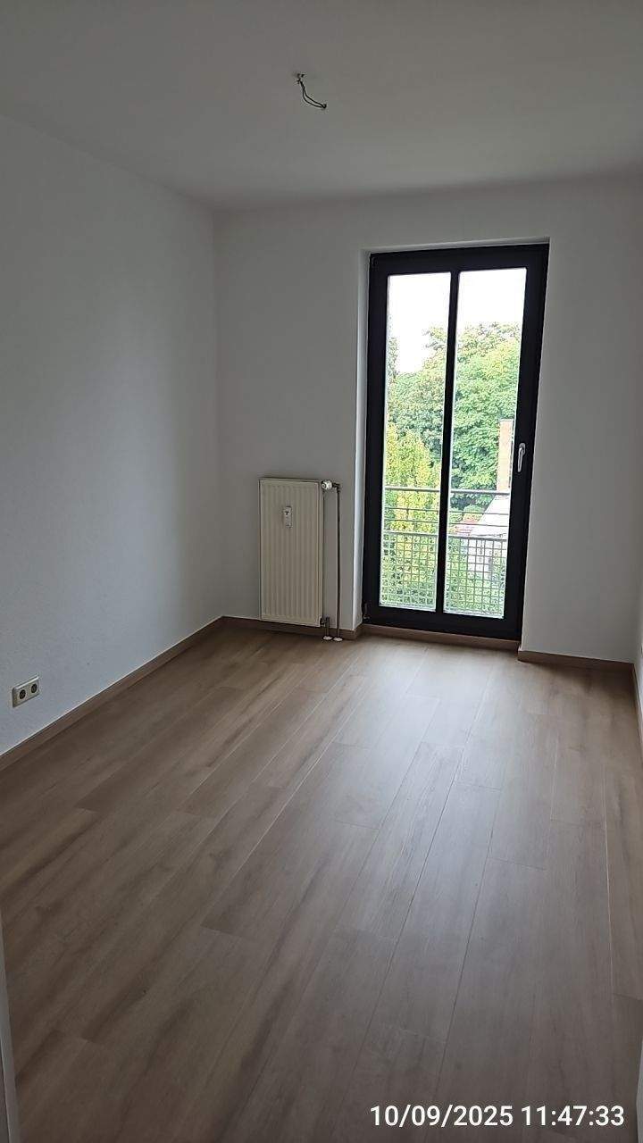 Neue Einbauküche in frisch renovierter und heller 3-Raum-Wohnung – Magdeburg – Vorschaubild 7