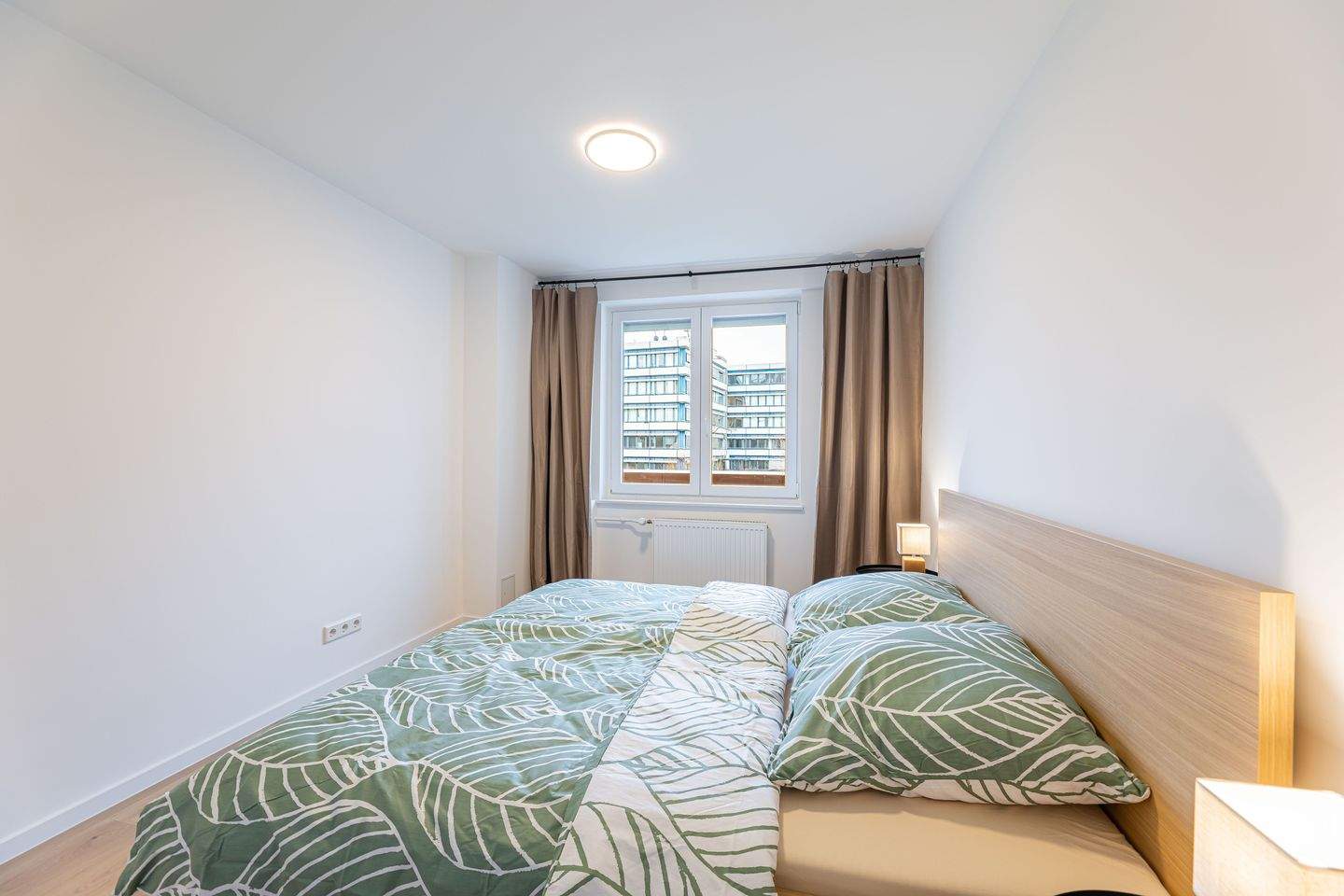 Möblierte, sanierte 2-Zimmer-Wohnung mit separater Küche & Balkon – Nürnberg – Vorschaubild 4