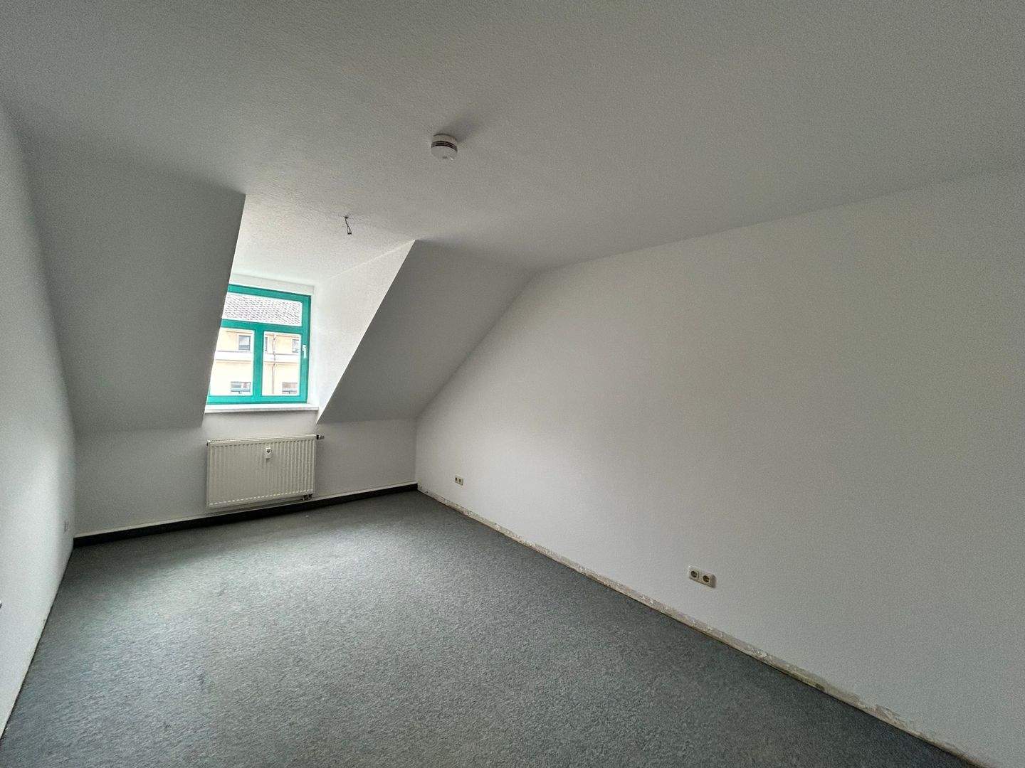 ***Helle DG-Wohnung in Altendorf - in Renovierung, neuer Laminatboden*** – Chemnitz – Vorschaubild 5