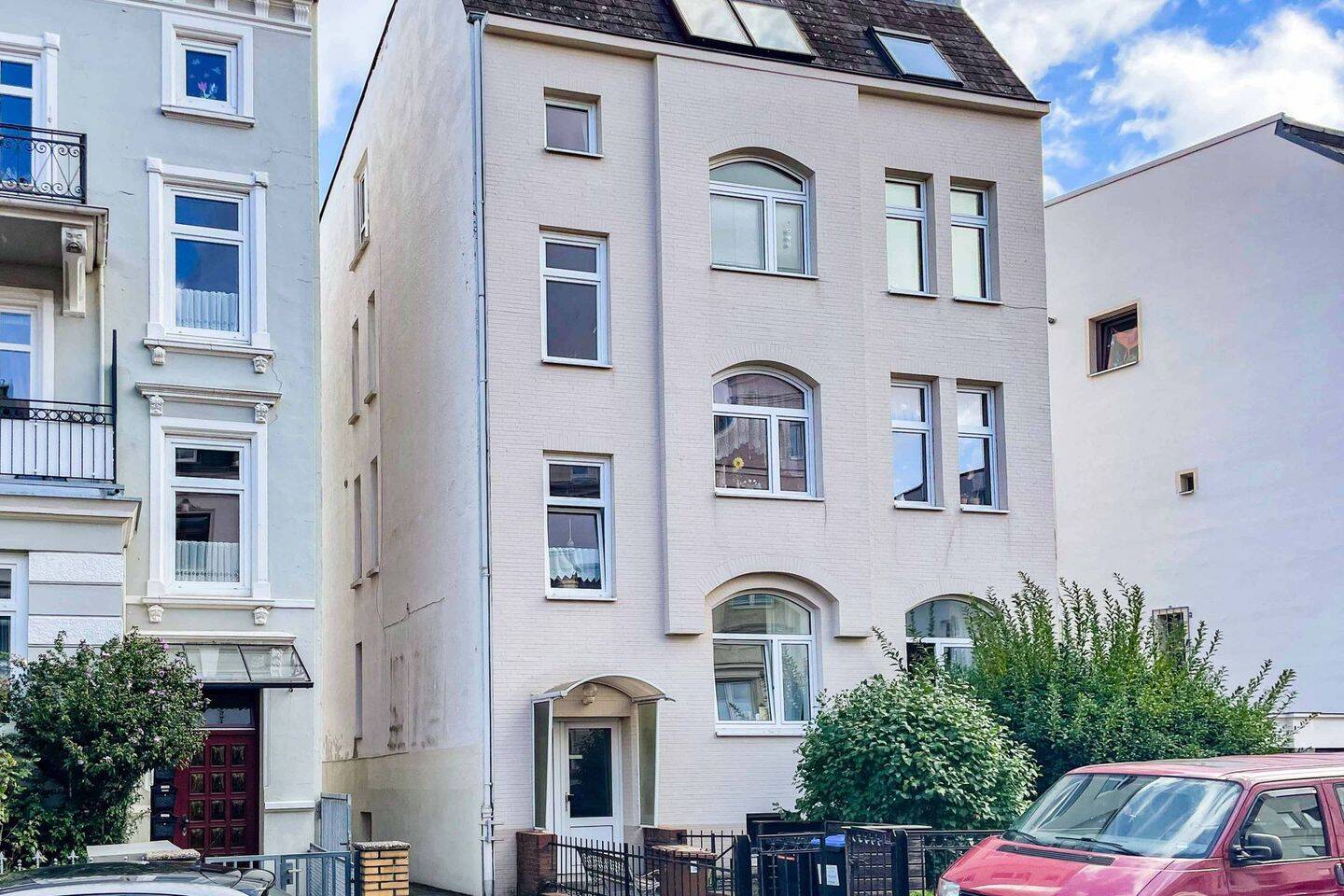 Stuck, Dielen & Licht - Altbau mit Charakter und Renovierungspotenzial für deinen Wohntraum – Lübeck – Bild 1 von 9