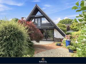 Ein Haus wie kein anderes - Nurdachhaus mit besonderer Architektur und Gartenidylle