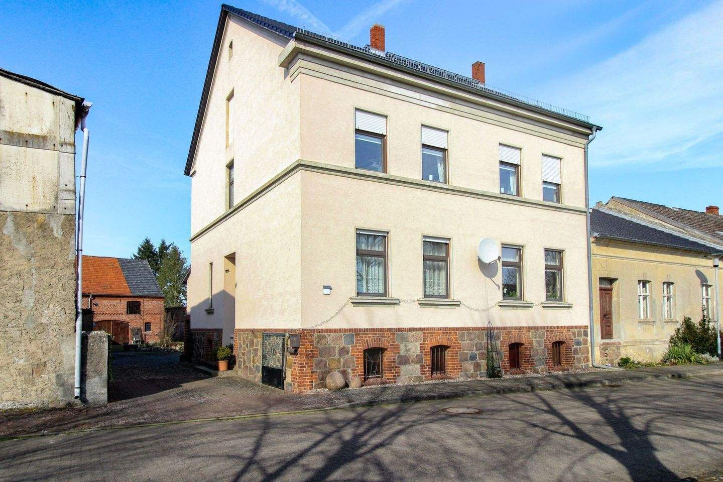 Macher aufgepasst: Viel Platz für Wohnen und Hobby in Nebelin – Karstädt – Bild 1 von 9