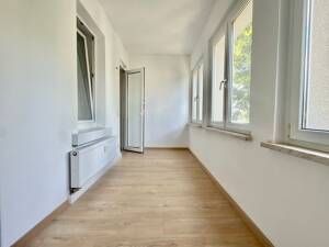 ERSTBEZUG NACH RENOVIERUNG | Stilvolle 3,5-Zimmer-Altbauwohnung mit Wintergarten & neuer Einbauküche – 4315 Leipzig – Vorschaubild 2