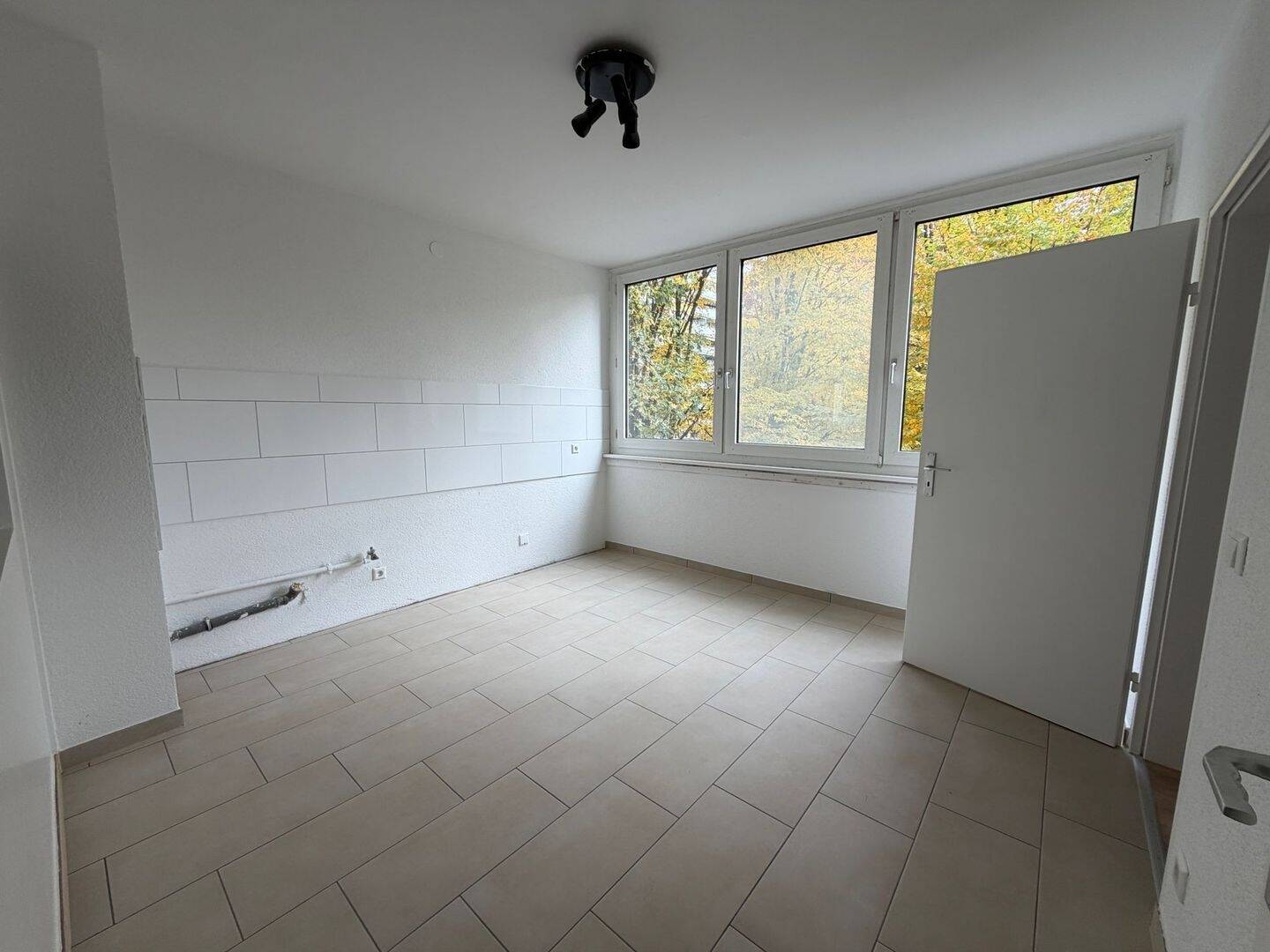 Frisch renovierte 4-Zimmer Wohnung mit Balkon [VAC-12920] – Karlsruhe – Vorschaubild 4